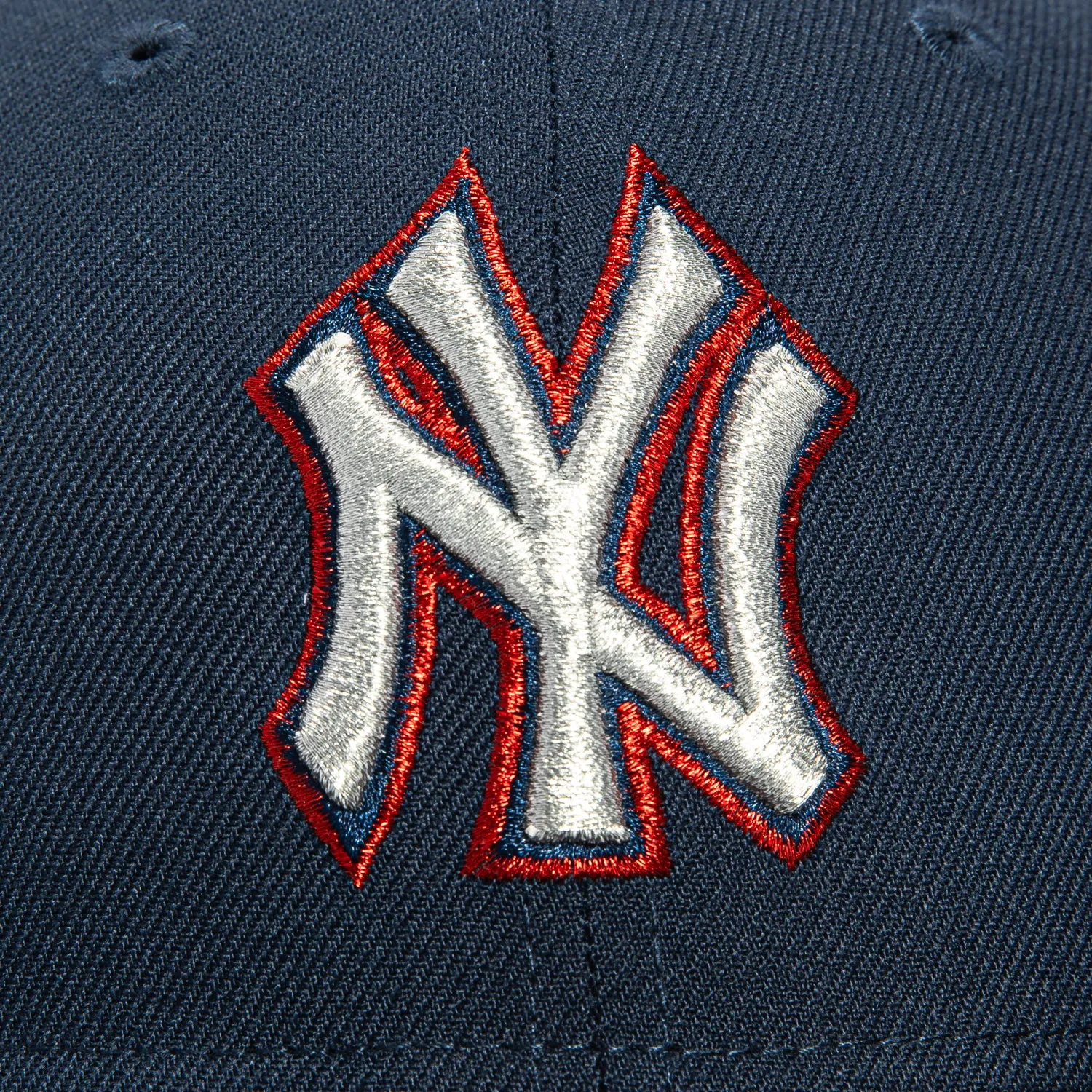 New Era 59Fifty New York Yankees 1999 World Series Patch Hat - Navy. Graphite. Red